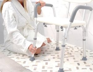 7 Best Shower Chairs - (Reviews & Unbiased Guide 2022)